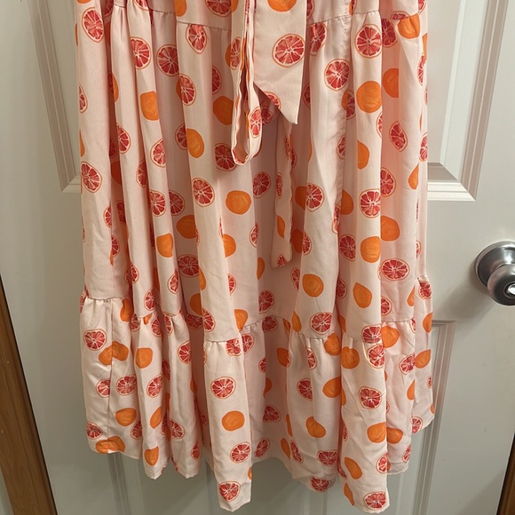 Glamorous Curve grapefruit print wrap dress, size 20. - Picture 5 of 11